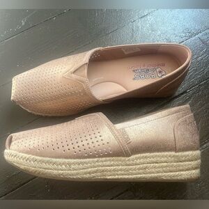 Bob’s By Skechers Highlights City Glam Espadrille in Rose Gold Metallic